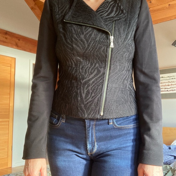 Black fitted dressy jacket - Picture 2 of 3